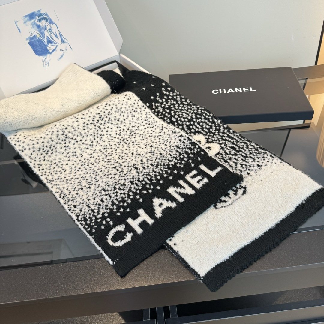 Signature C Logo Scarf