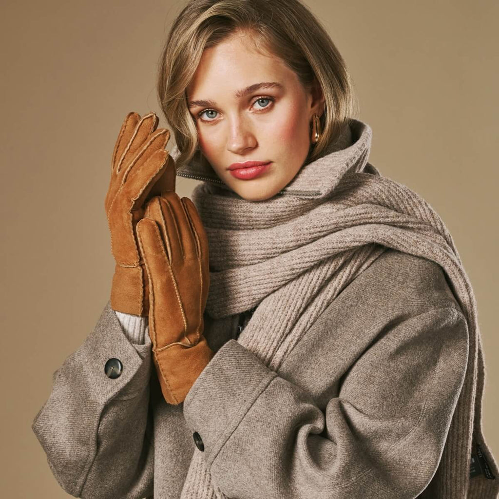 Roxanne (camel) - Women’s patchwork sheepskin gloves with warm sheep fur lining