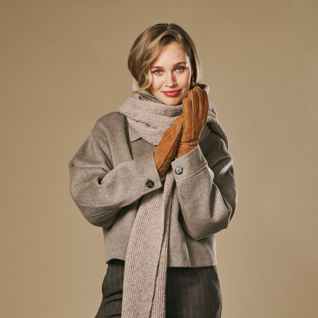 Roxanne (camel) - Women’s patchwork sheepskin gloves with warm sheep fur lining